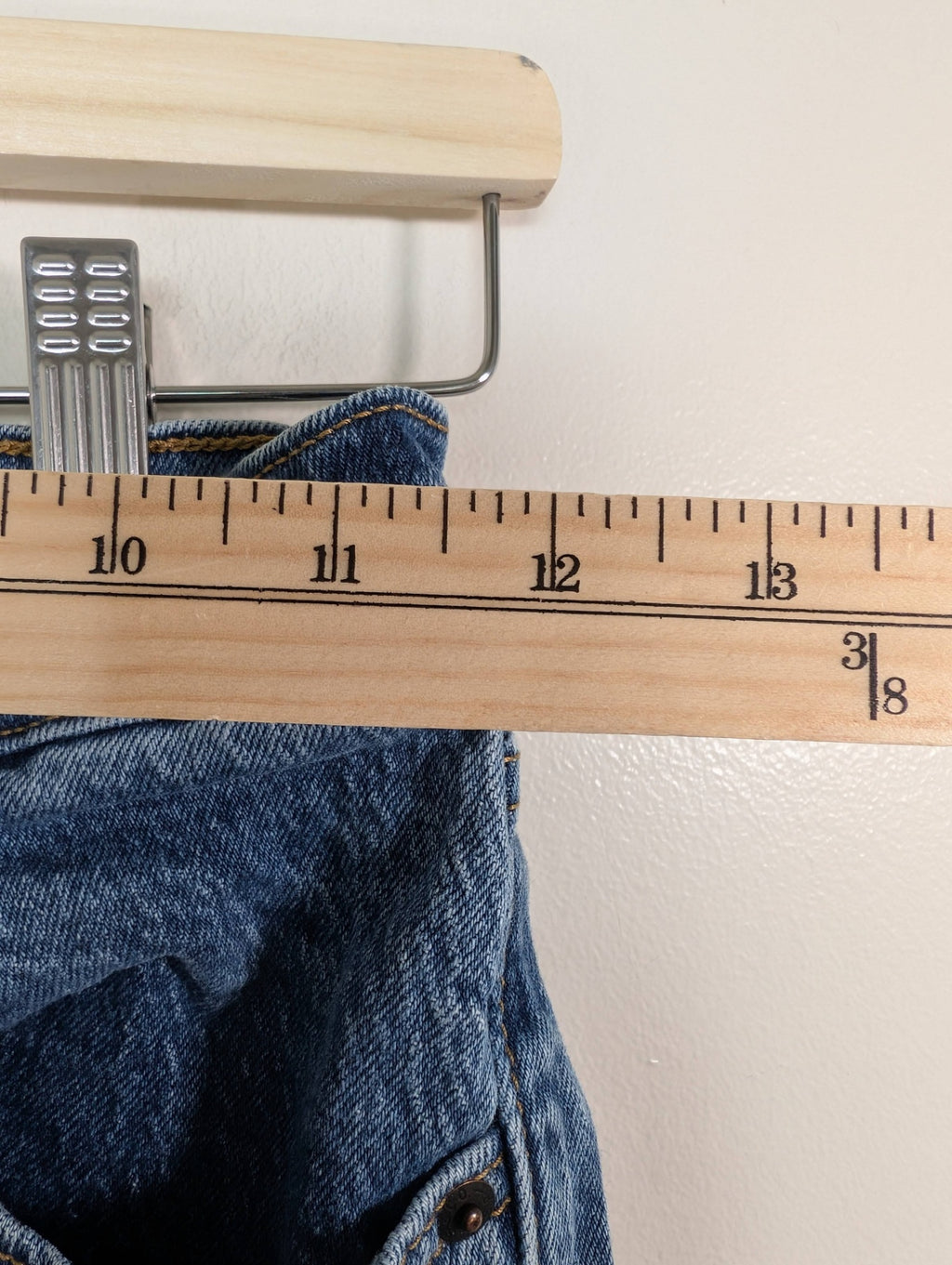 Levi's cutoffs - SZ 24