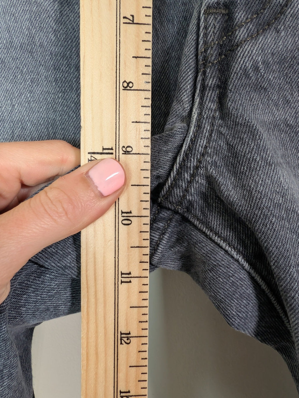 Levi's grey distressed jeans - W24 L28