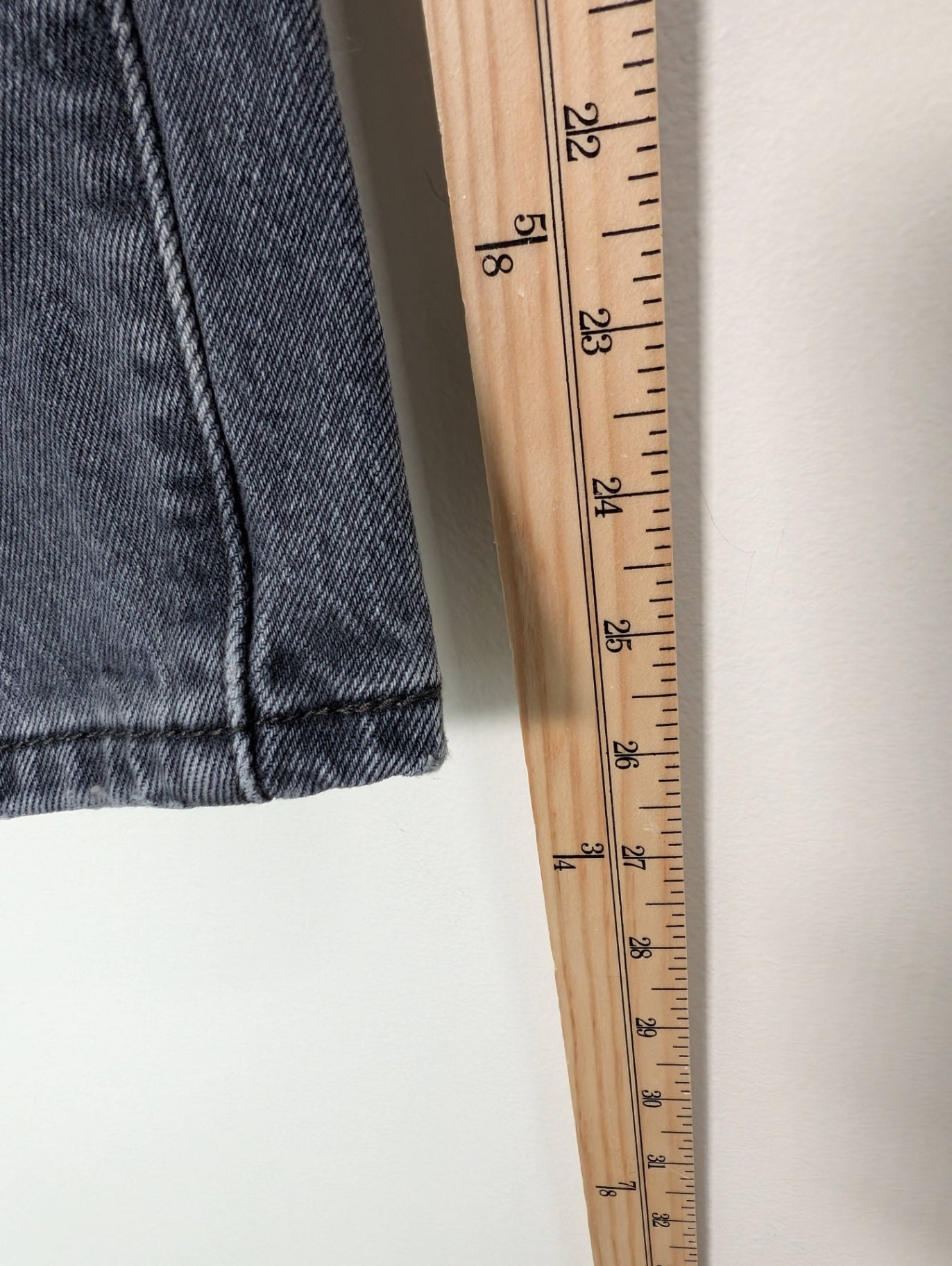 Levi's grey distressed jeans - W24 L28