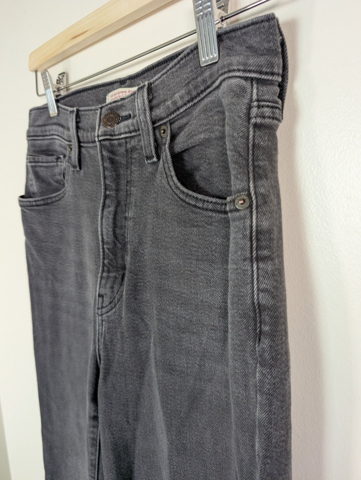 Levi's black high waisted mom jean - SZ 27