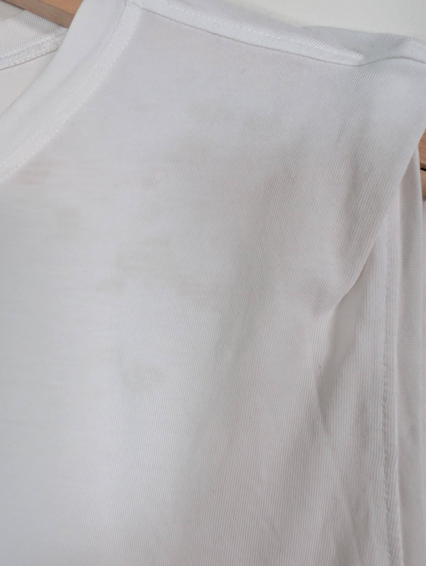 Lululemon white tank - appears 6/8