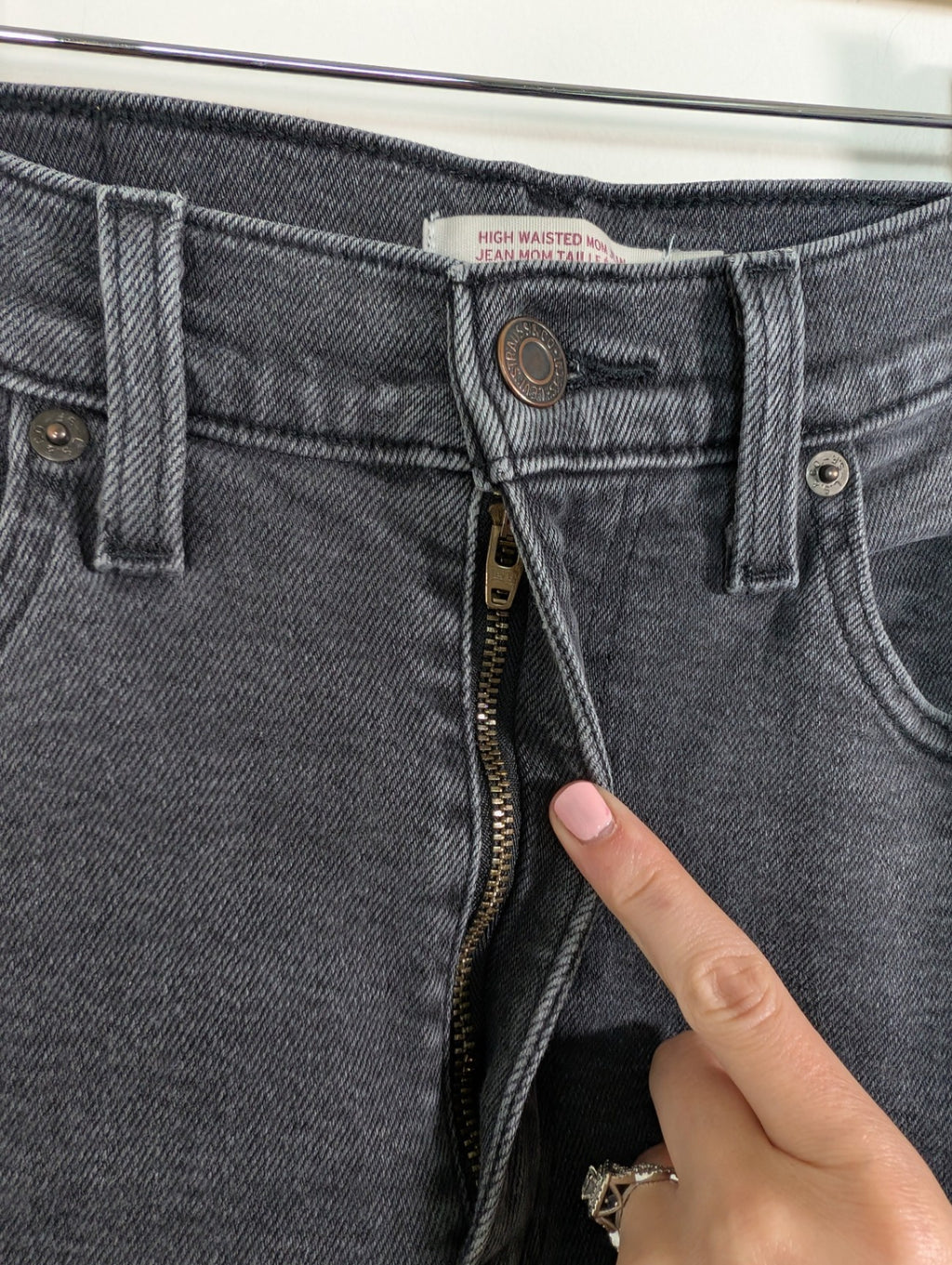 Levi's black high waisted mom jean - SZ 27