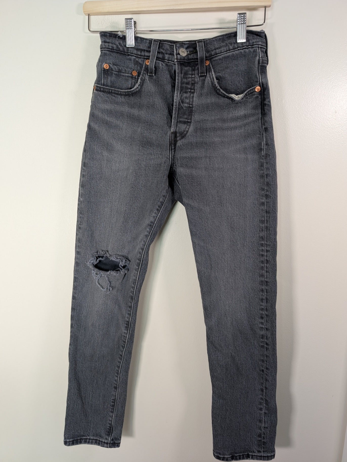 Levi's grey distressed jeans - W24 L28