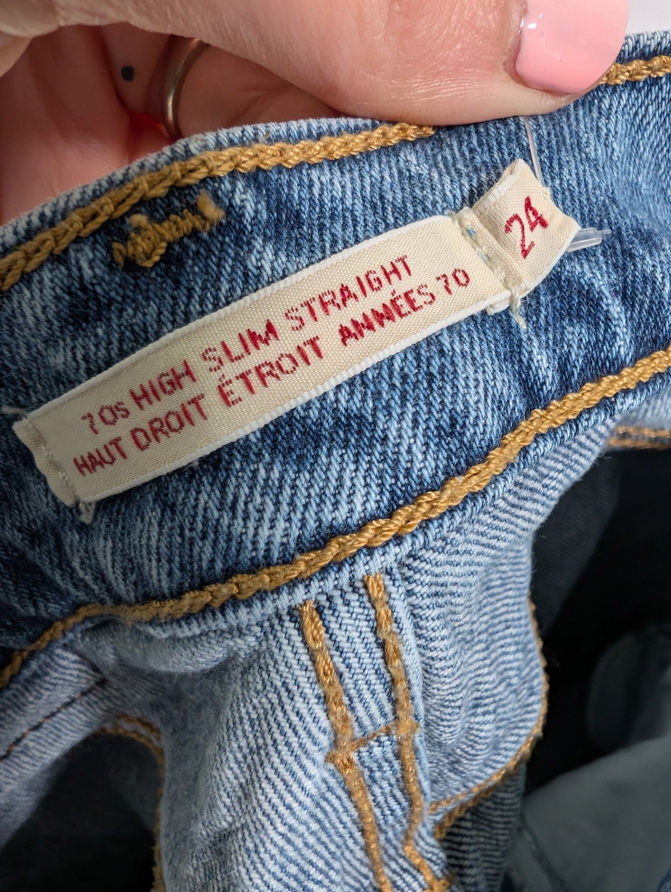 Levi's cutoffs - SZ 24