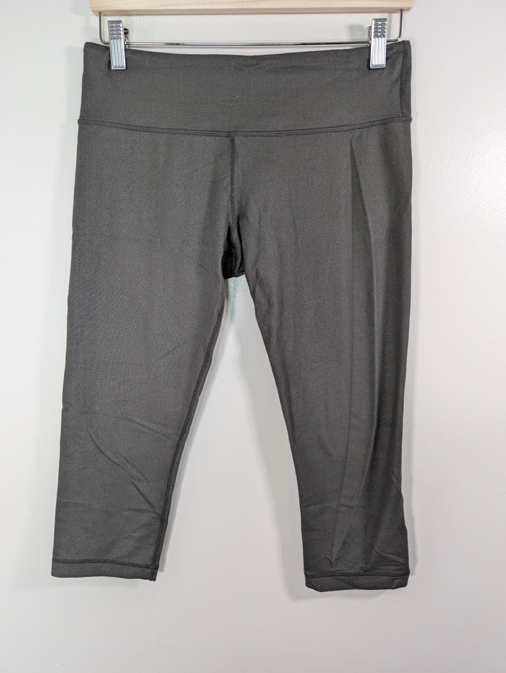 Lululemon green crop leggings - SZ 8