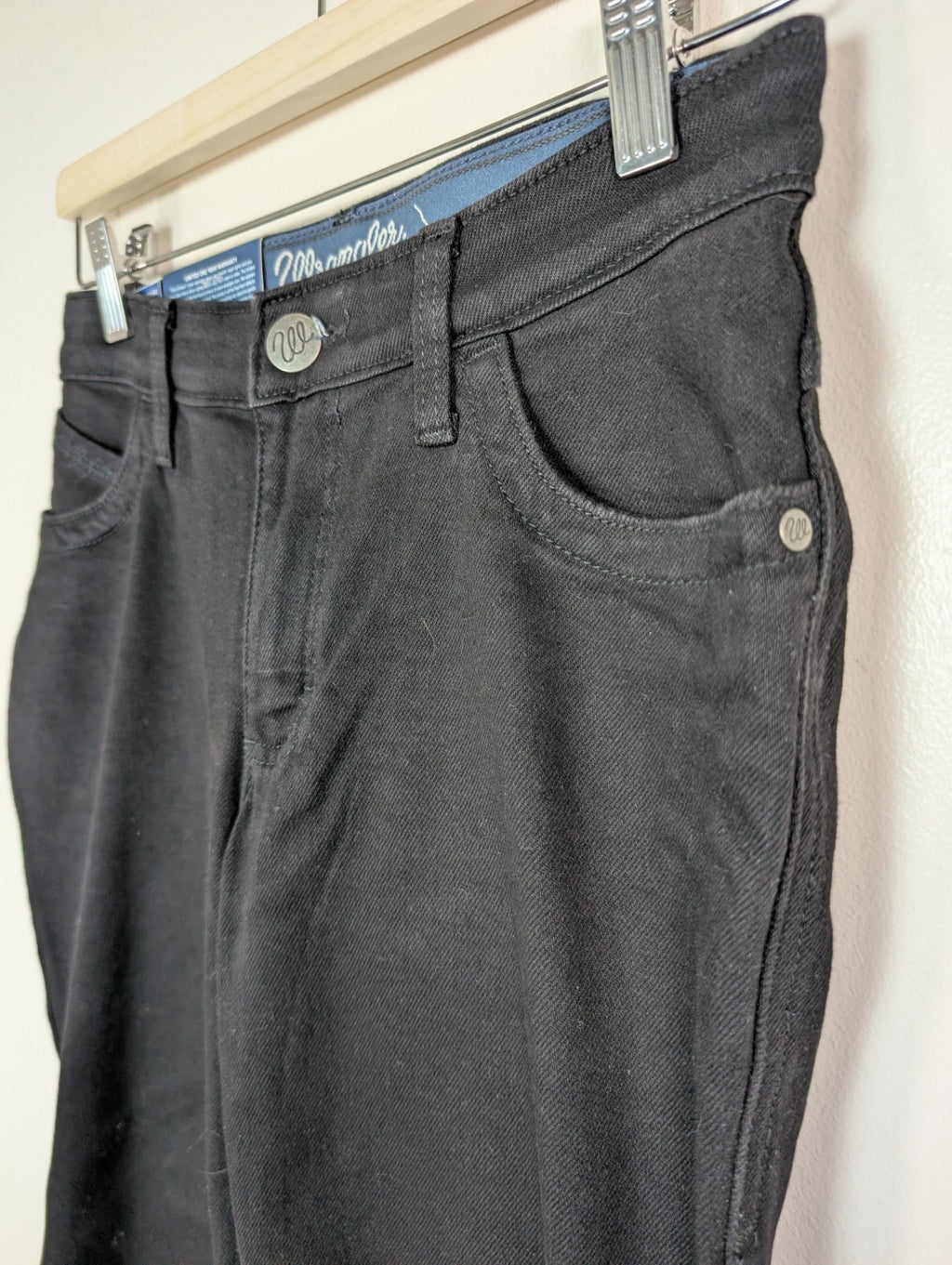 NWT Wrangler the ultimate riding jean - SZ 27