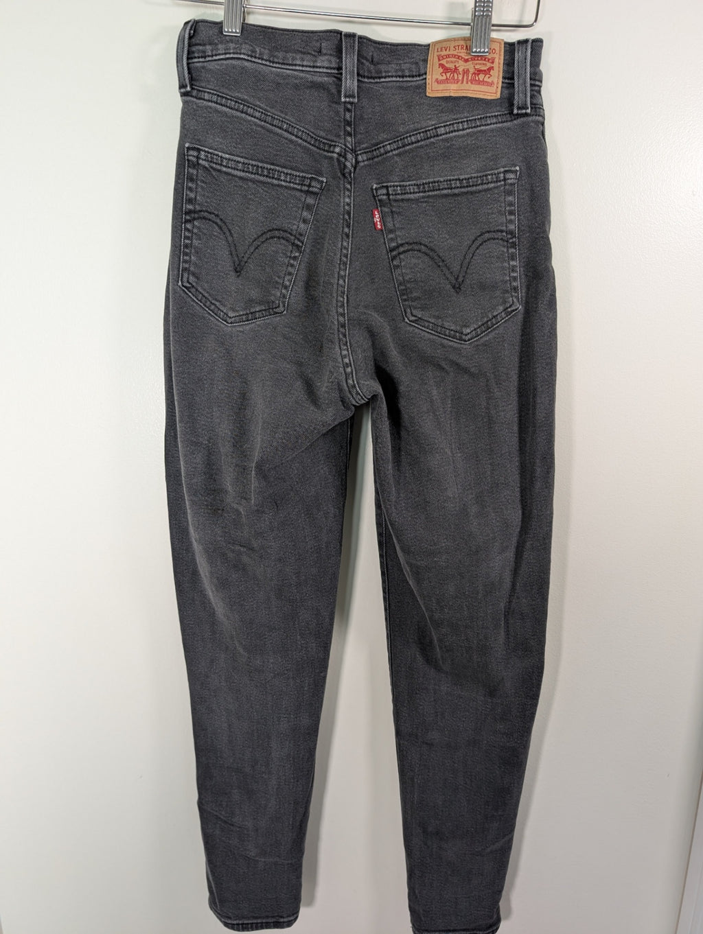 Levi's black high waisted mom jean - SZ 27