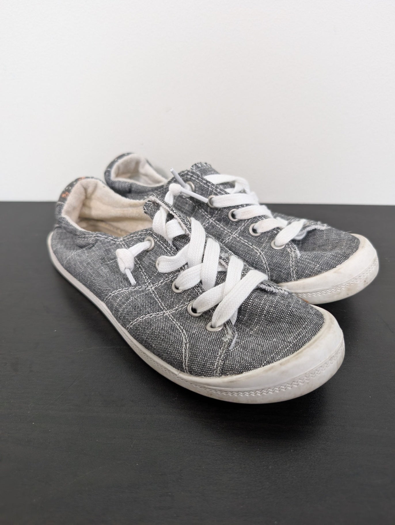 Unknown brand grey canvas sneakers  - appears SZ 5