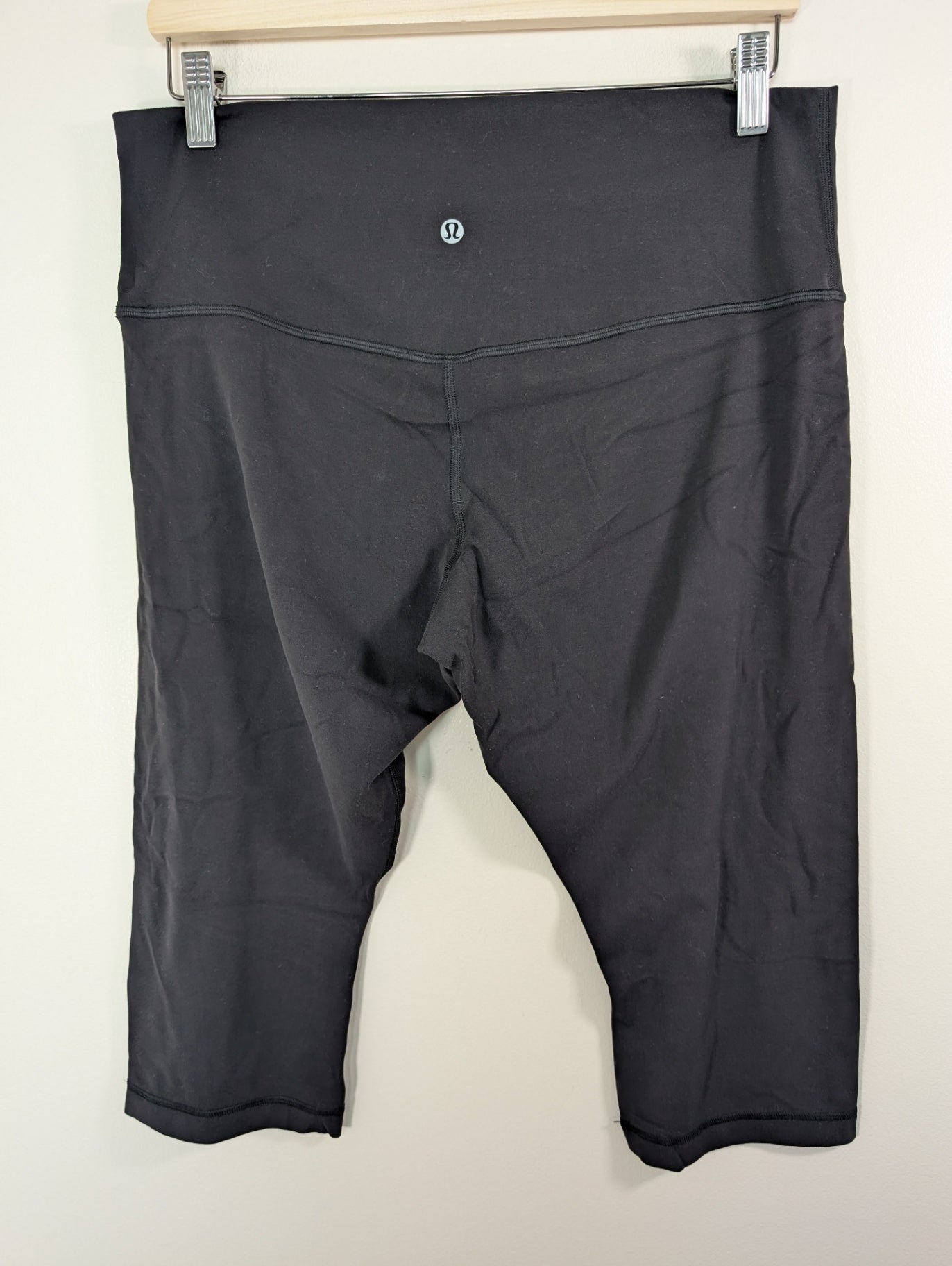 Lululemon black crop - SZ 14