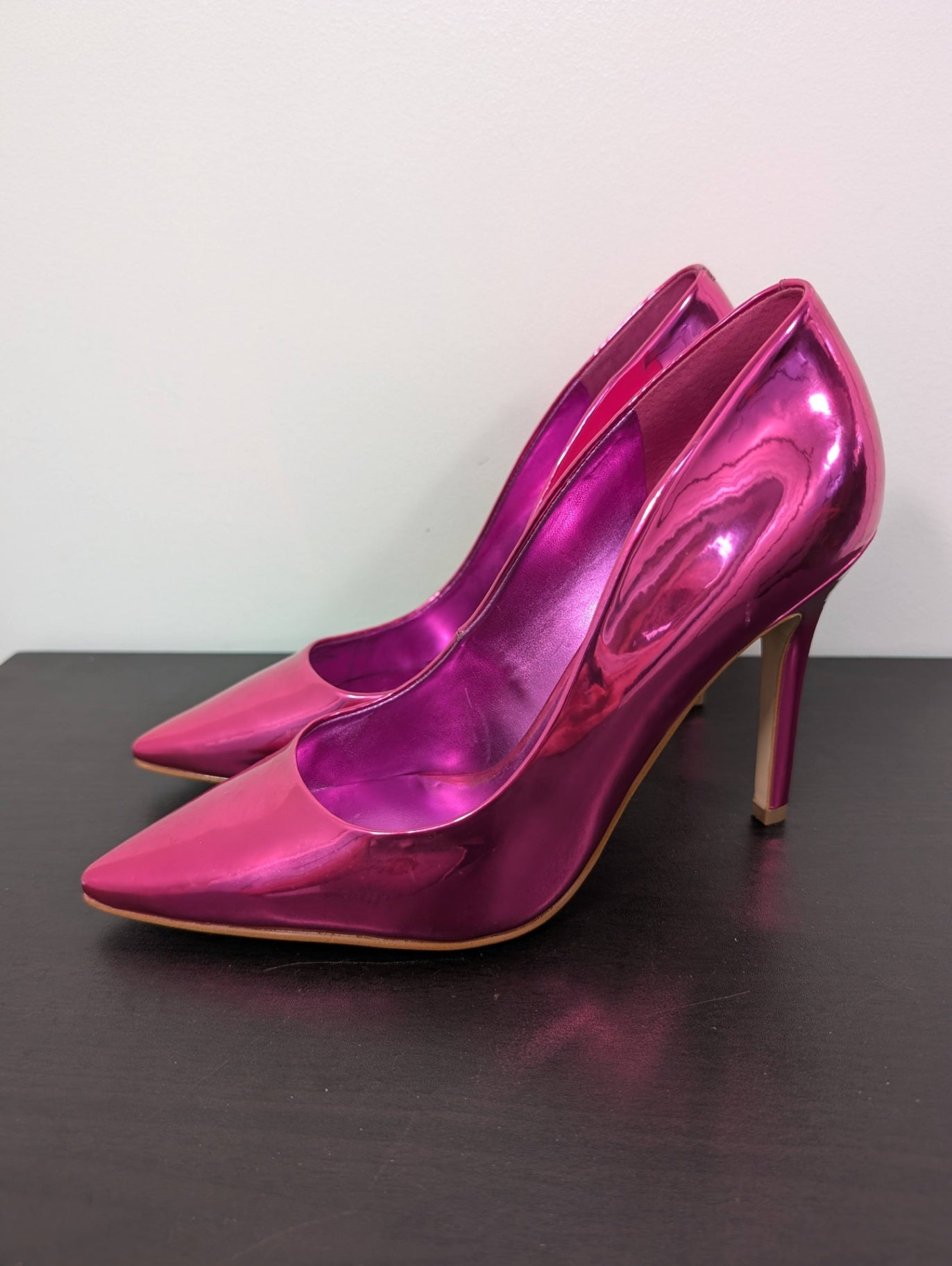 Guess metallic fuchsia pumps - SZ 9