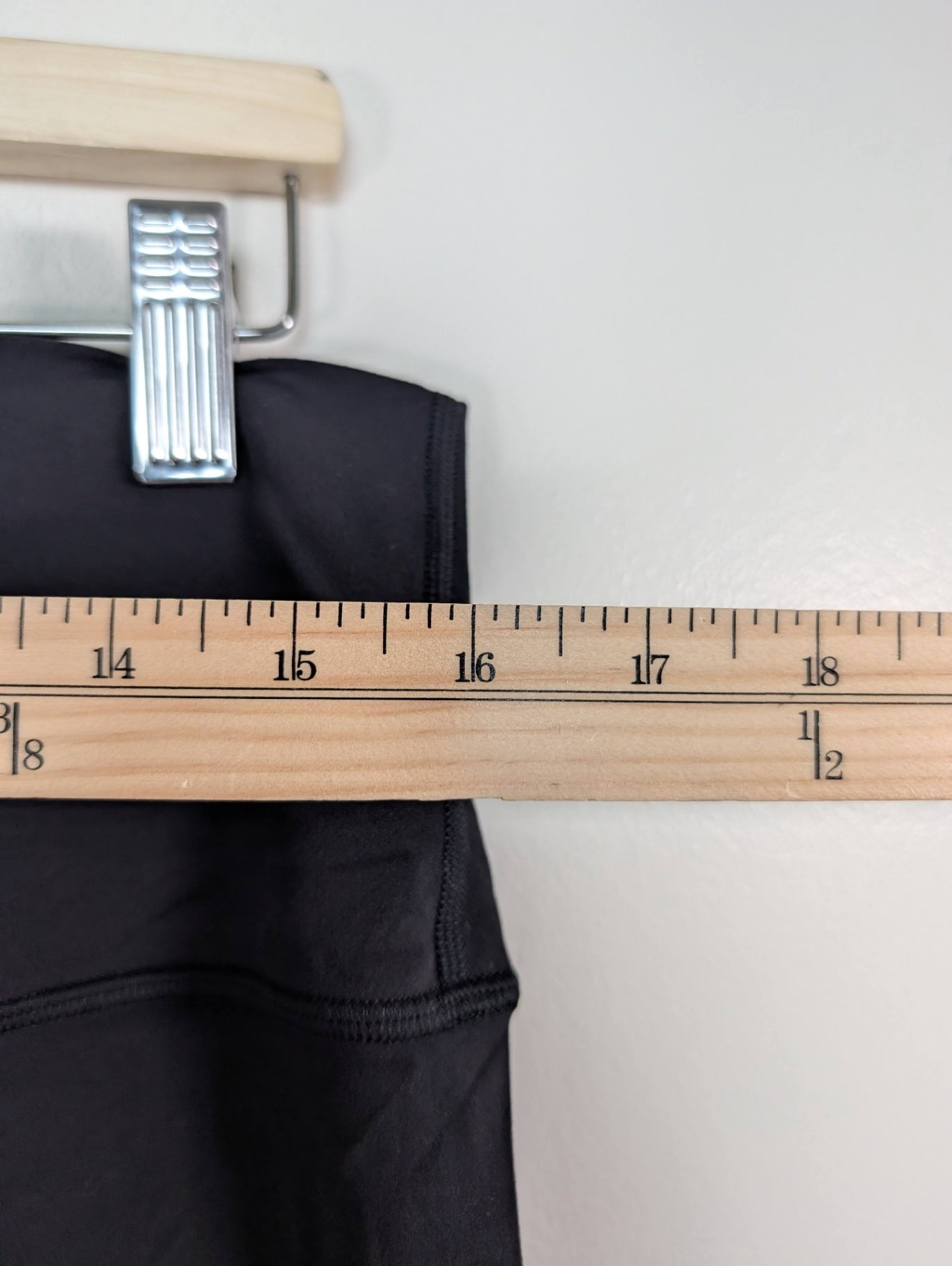 Lululemon black crop - SZ 14