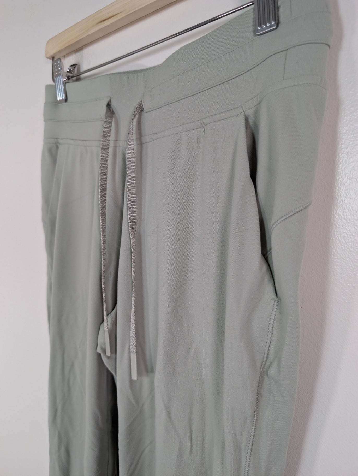 Lululemon light green joggers - 6