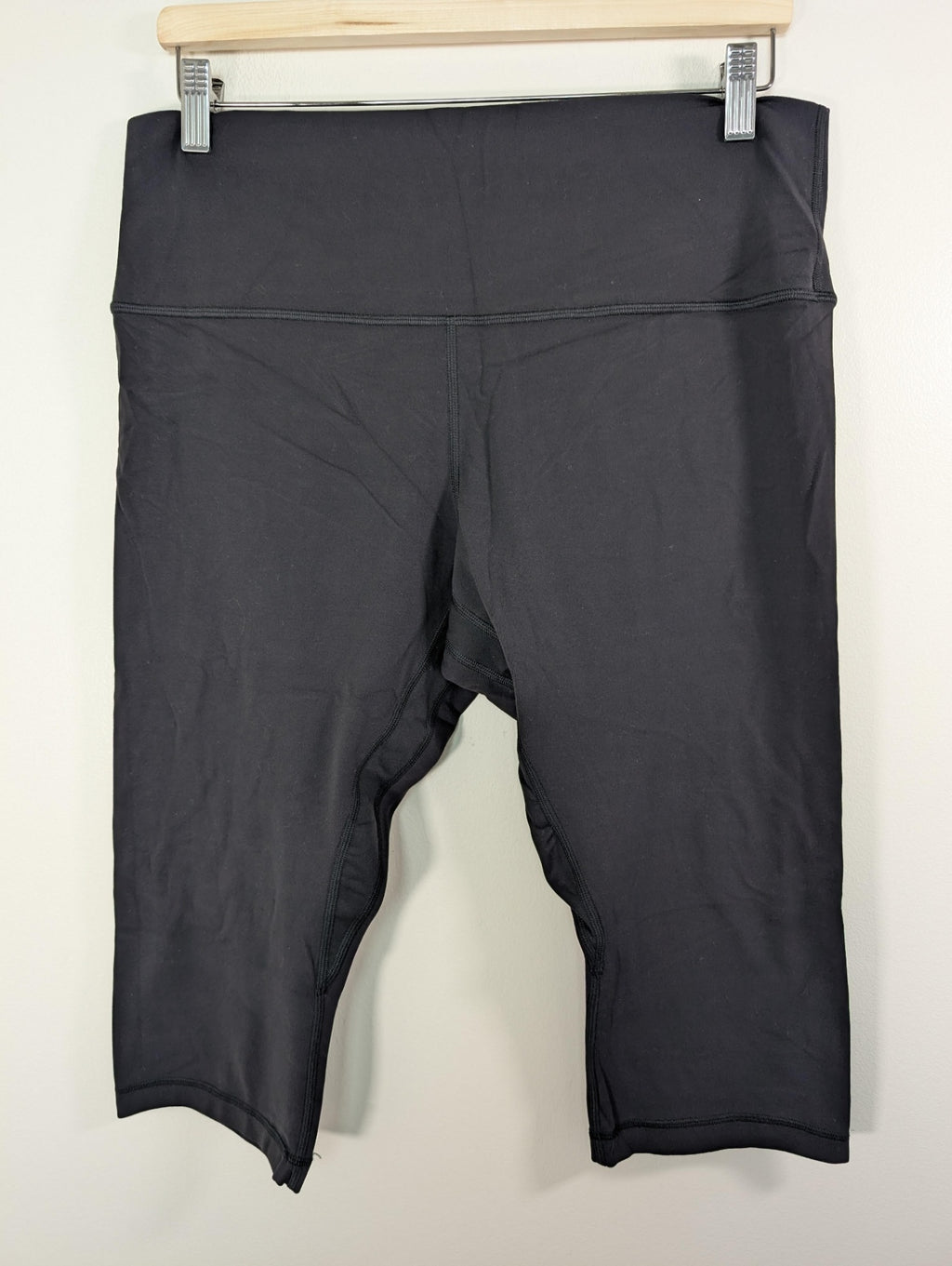 Lululemon black crop - SZ 14