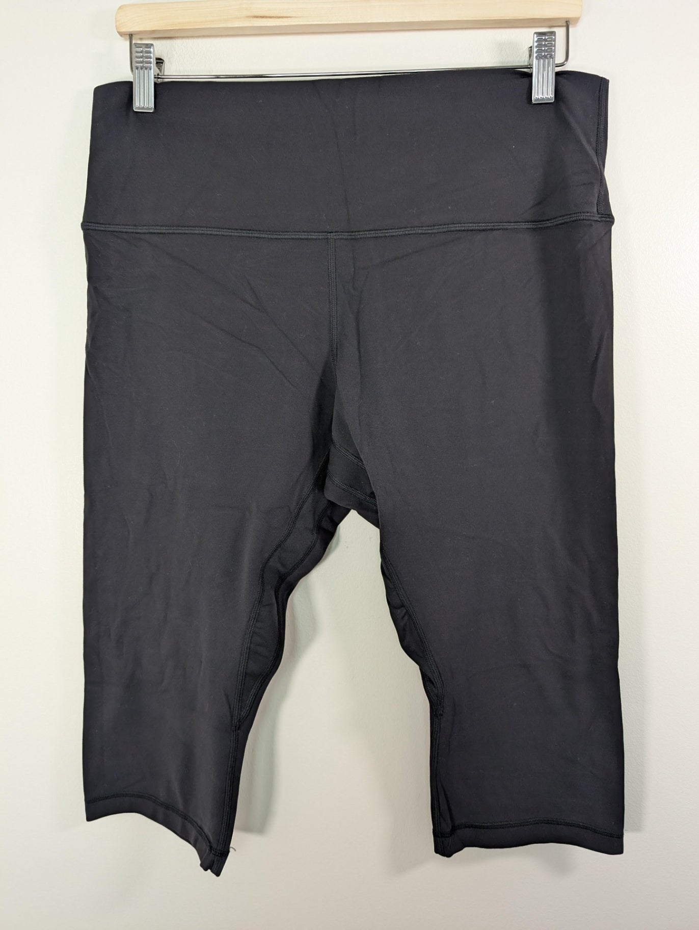 Lululemon black crop - SZ 14