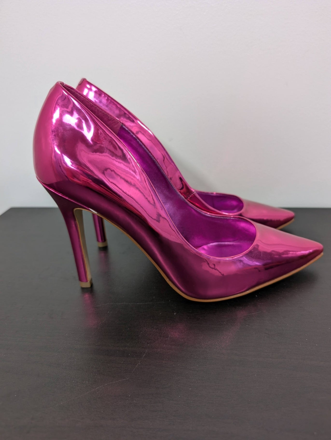 Guess metallic fuchsia pumps - SZ 9