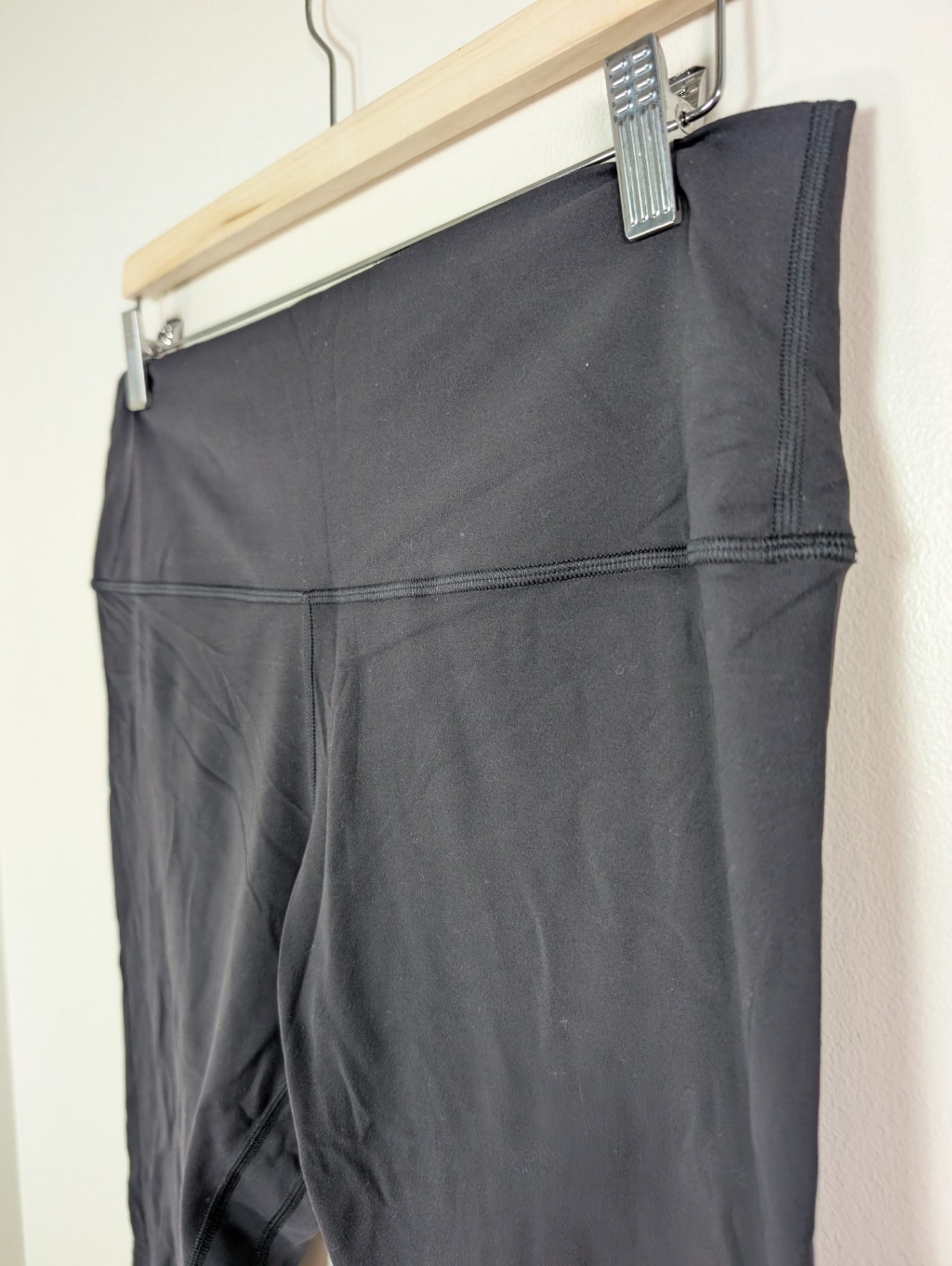 Lululemon black crop - SZ 14
