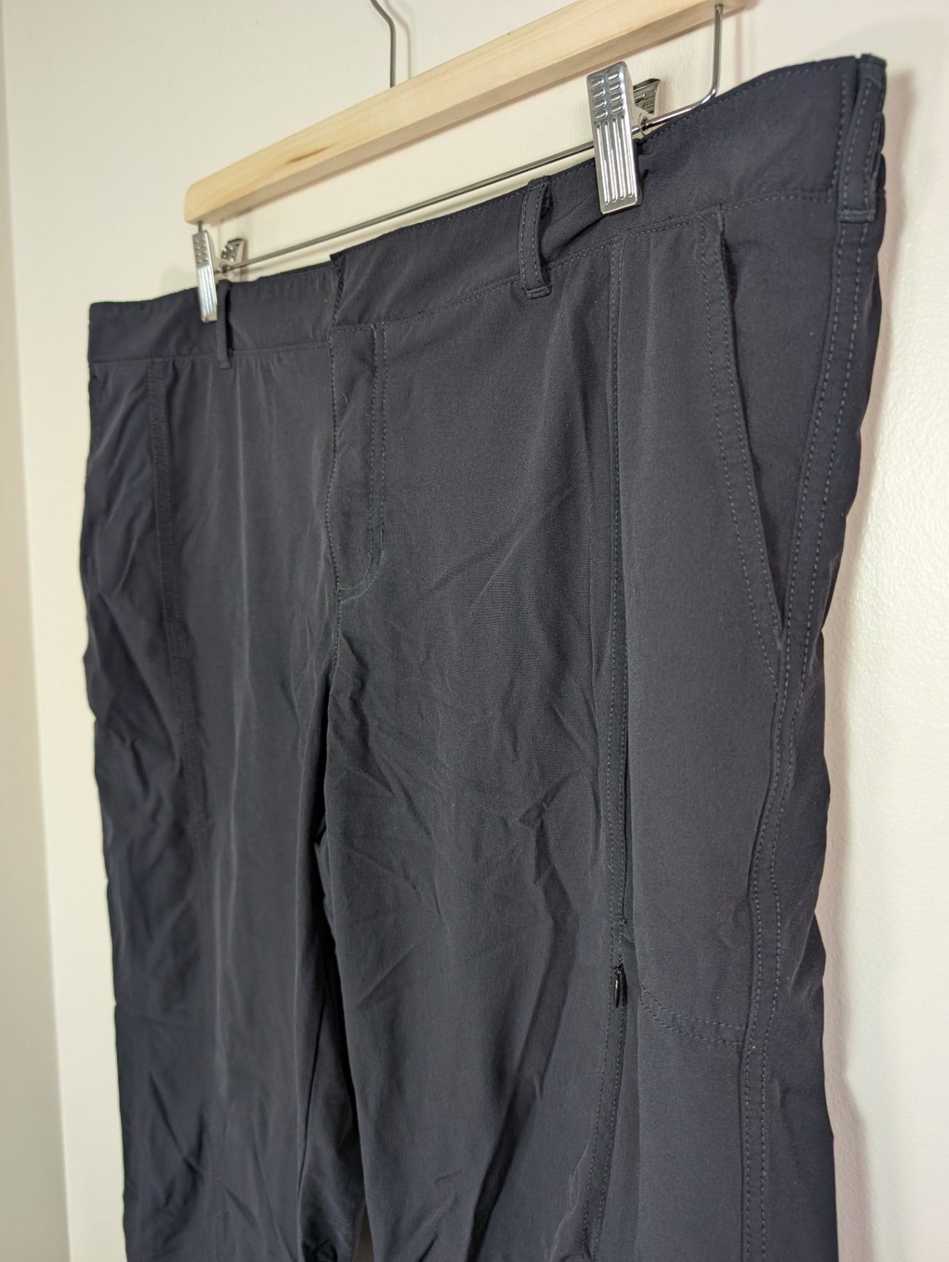Kirkland Signature travel pant - SZ 16