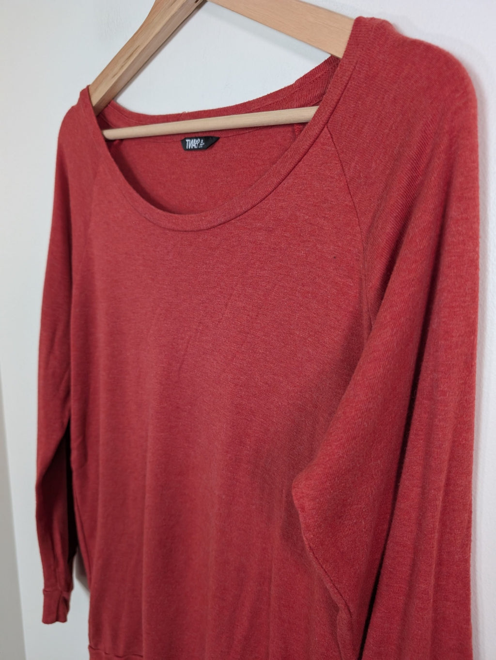TNA red long-sleeve - S