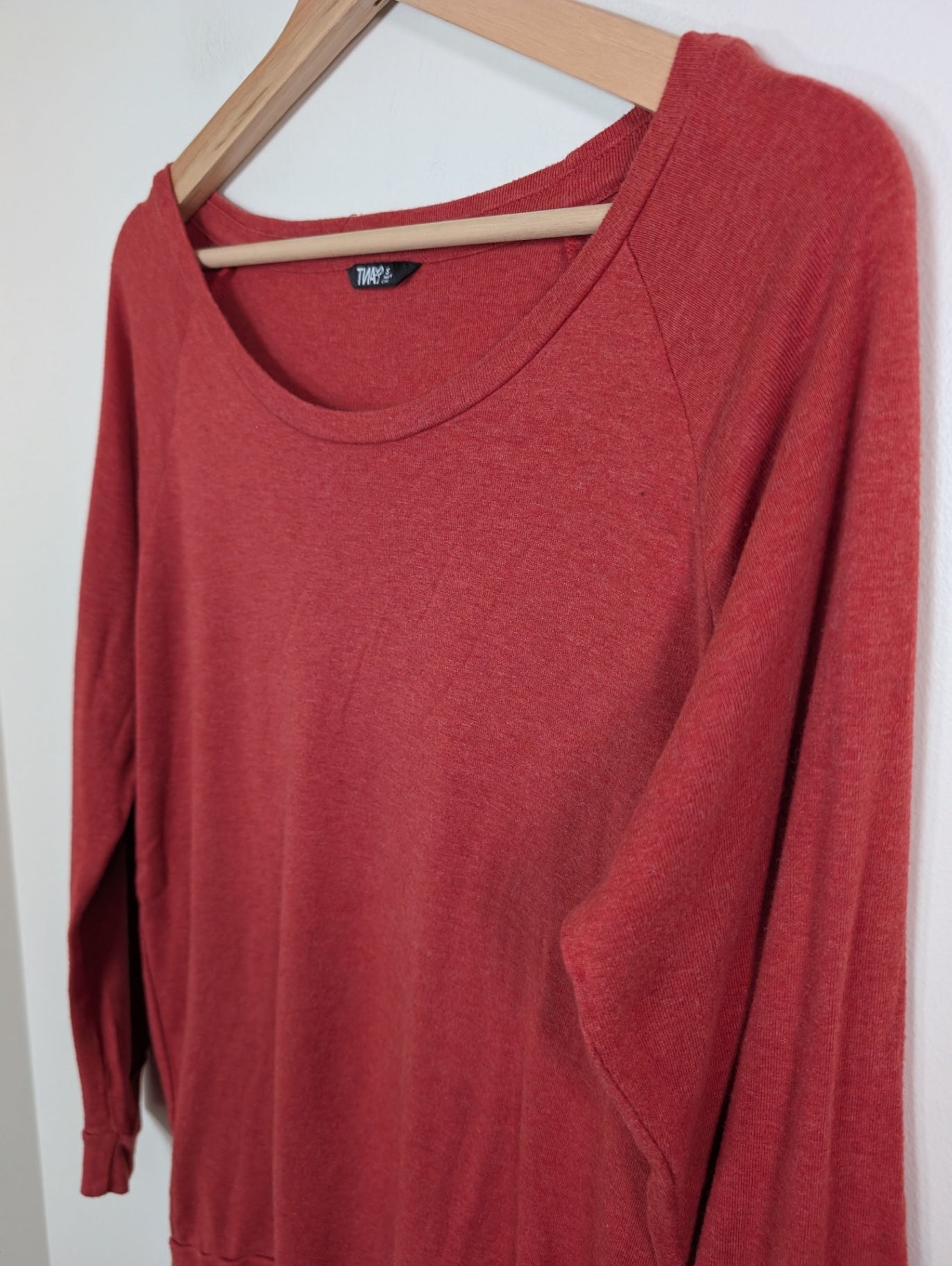 TNA red long-sleeve - S