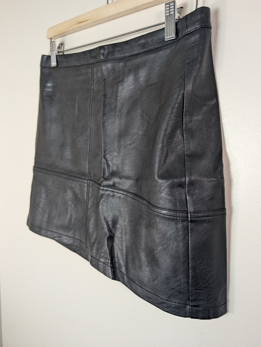 Tattoo pleather skirt - M