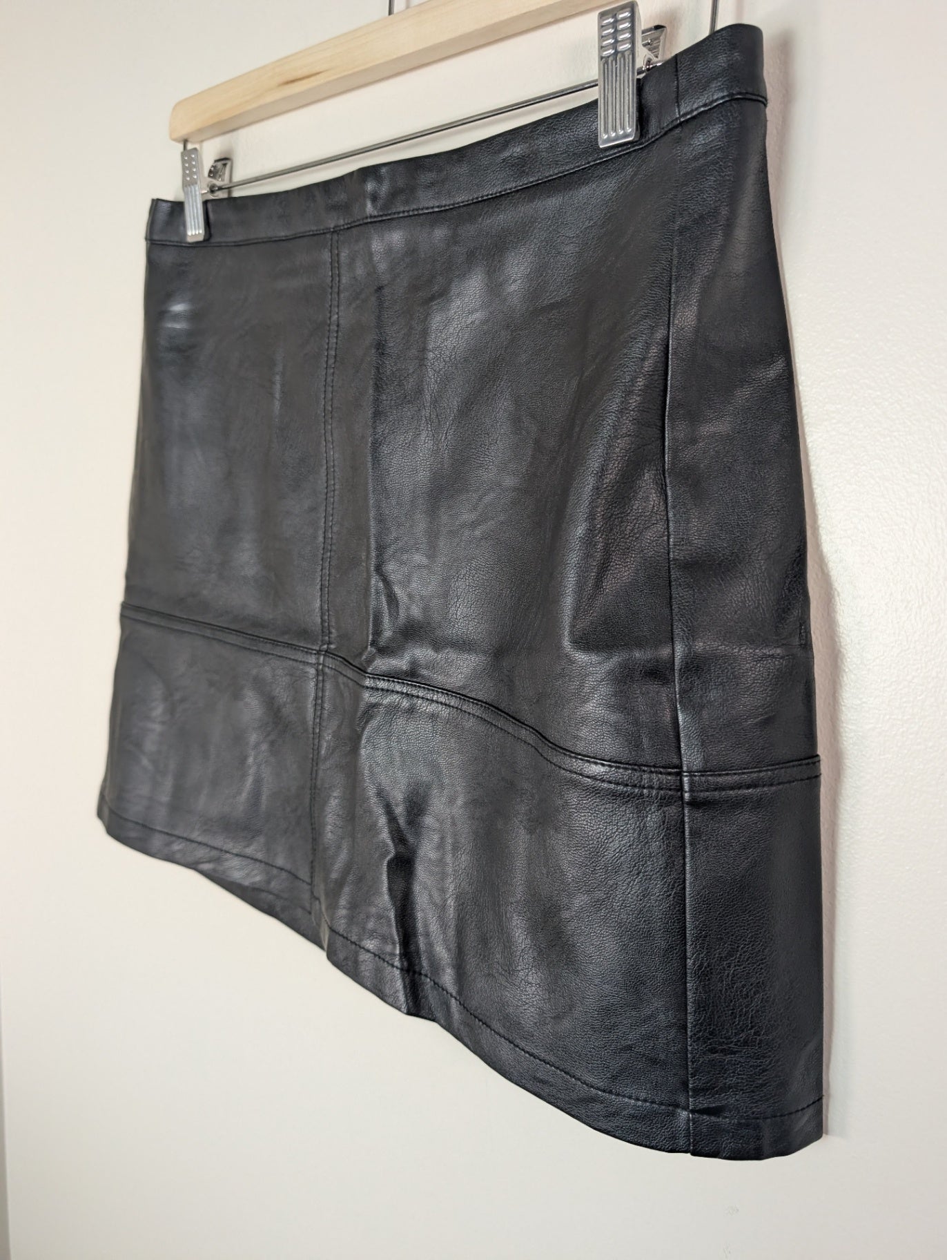 Tattoo pleather skirt - M