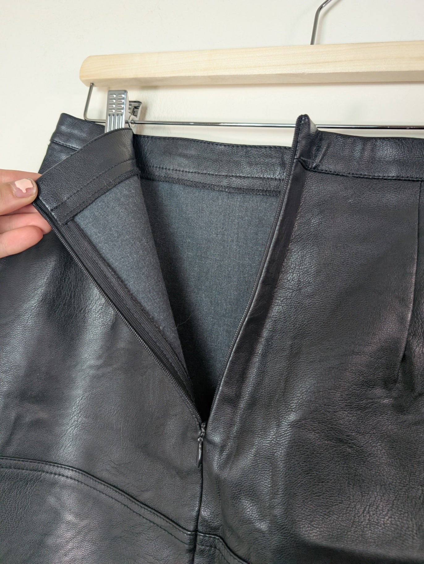 Tattoo pleather skirt - M