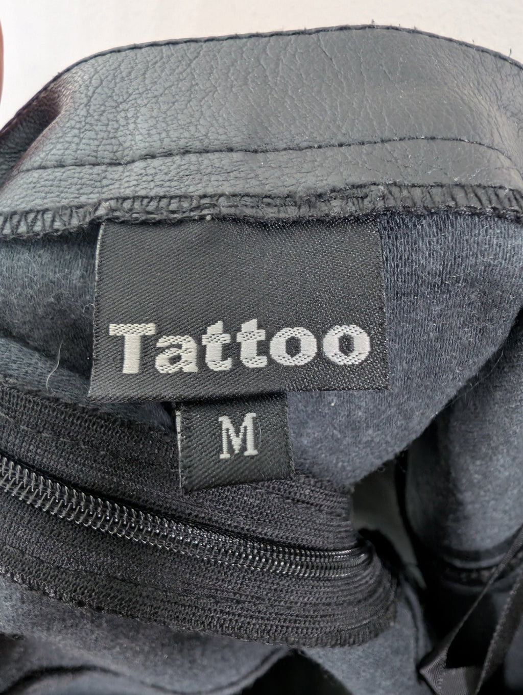 Tattoo pleather skirt - M