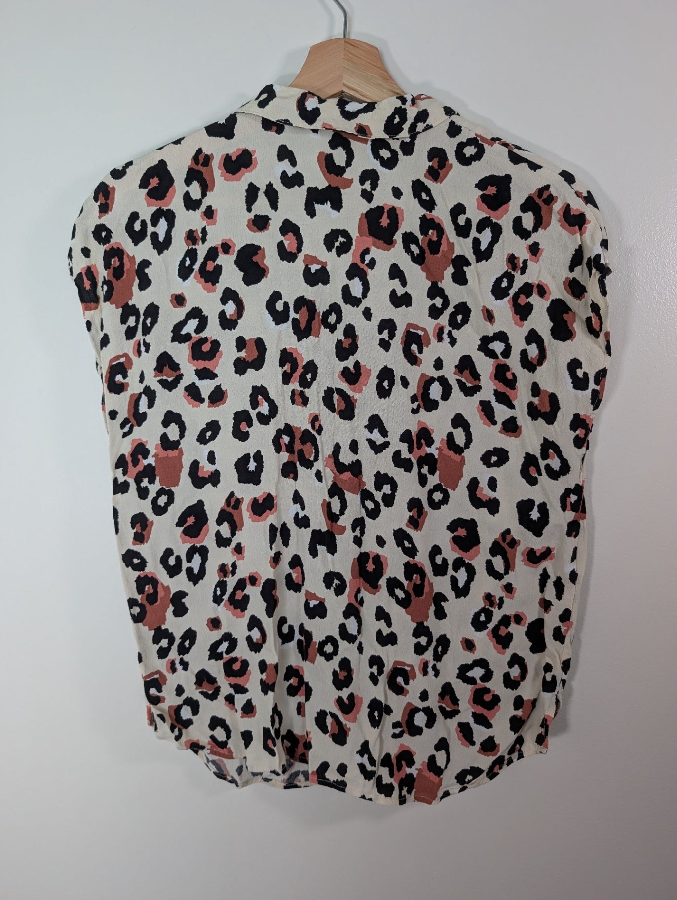 Reitmans leopard blouse - S