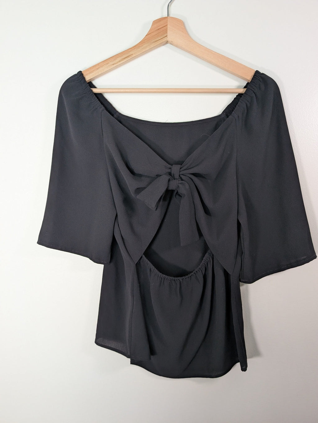 Reitmans bow back blouse - S
