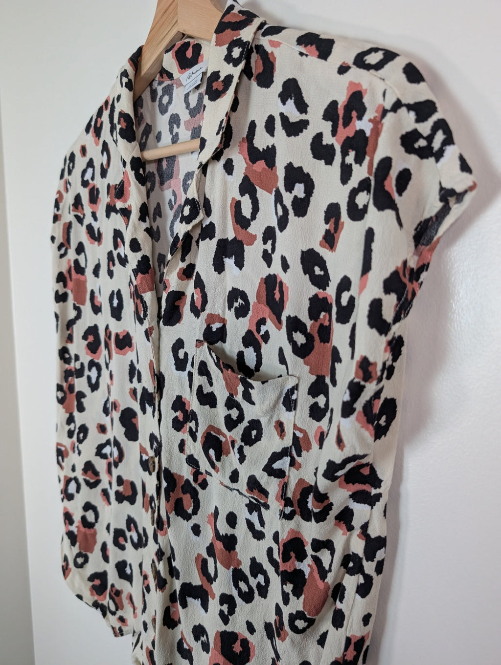 Reitmans leopard blouse - S
