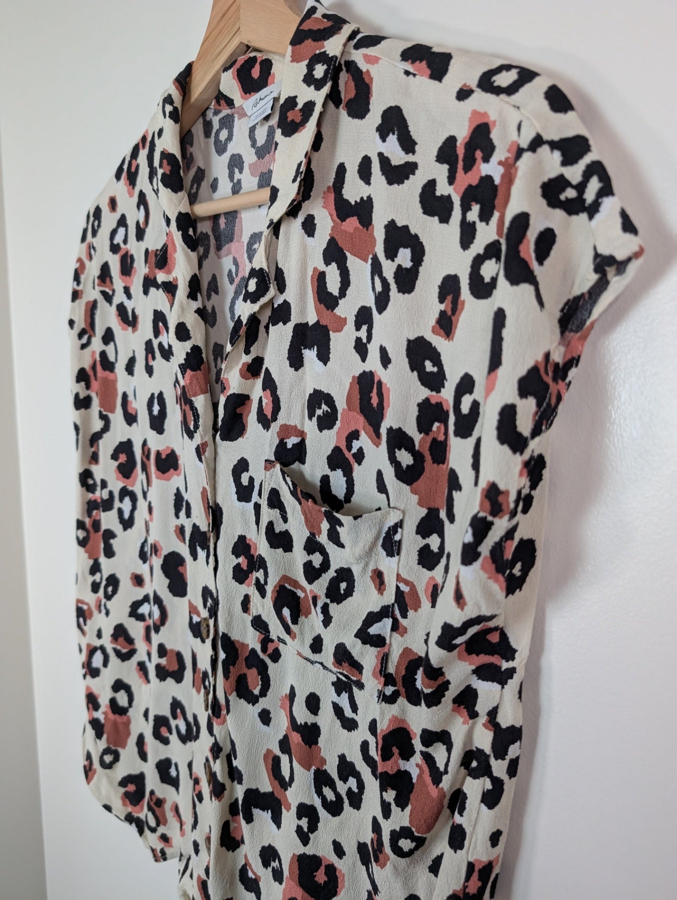 Reitmans leopard blouse - S