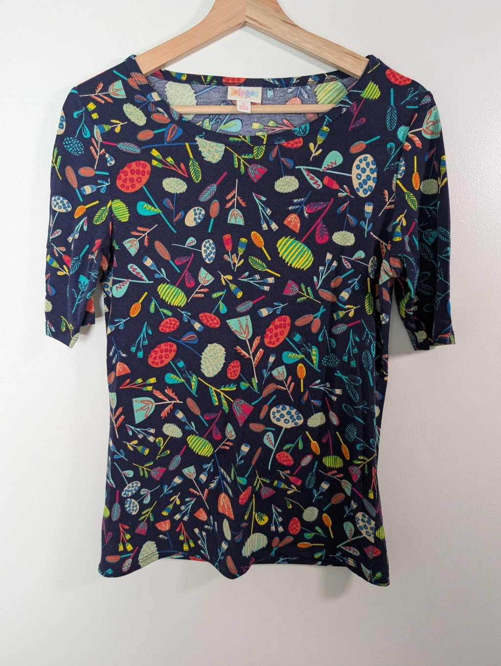 LulaRoe tropical tee - S