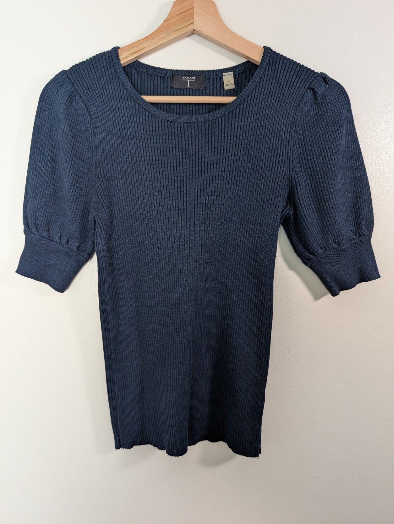 Tahari navy ribbed blouse - S