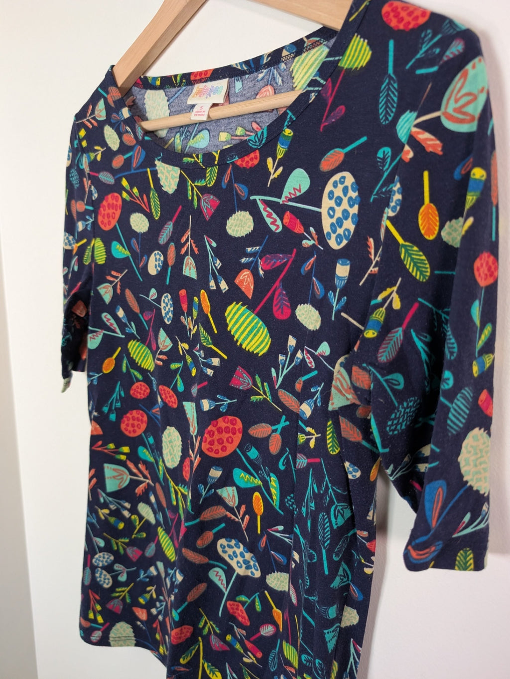 LulaRoe tropical tee - S