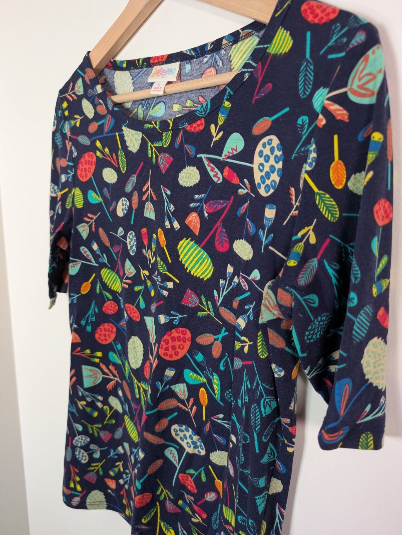 LulaRoe tropical tee - S