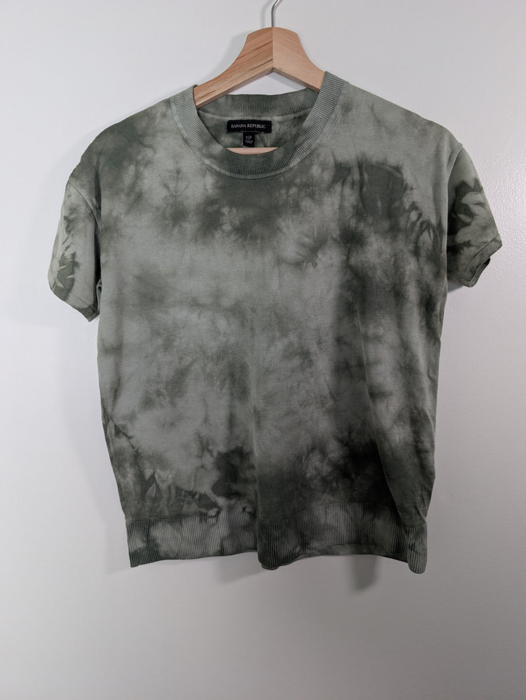 Banana Republic green tie dye tee - S