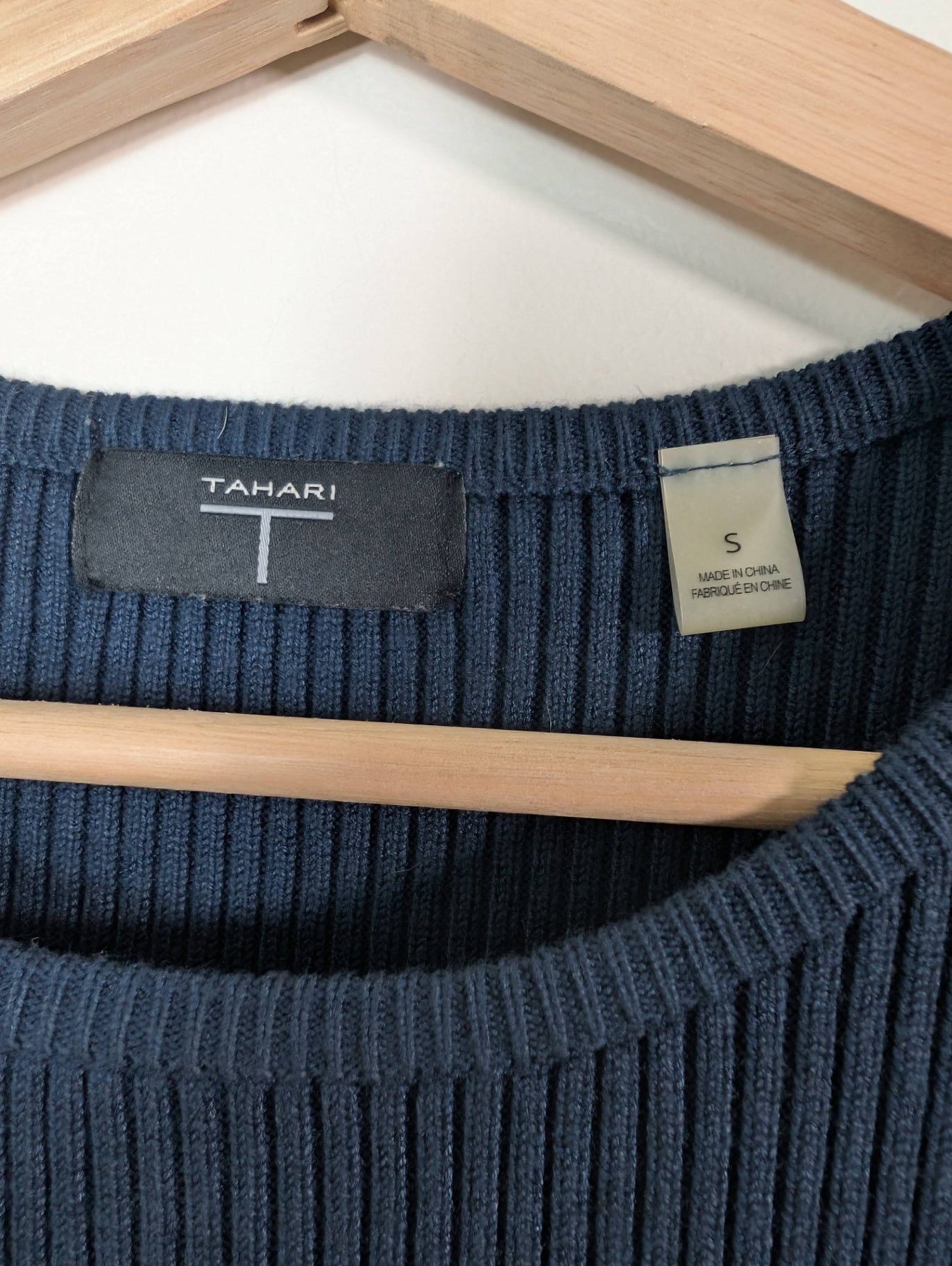 Tahari navy ribbed blouse - S