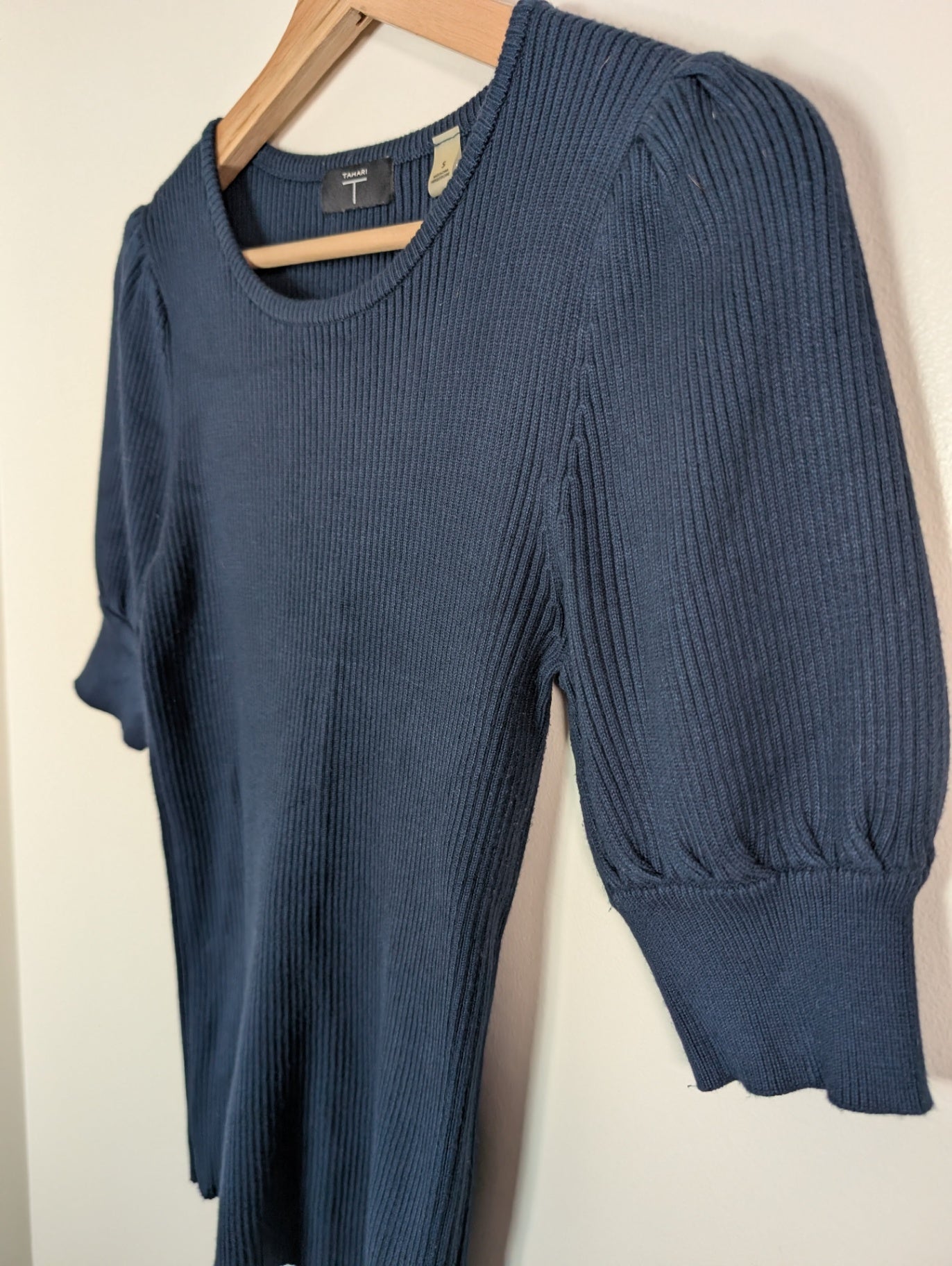 Tahari navy ribbed blouse - S