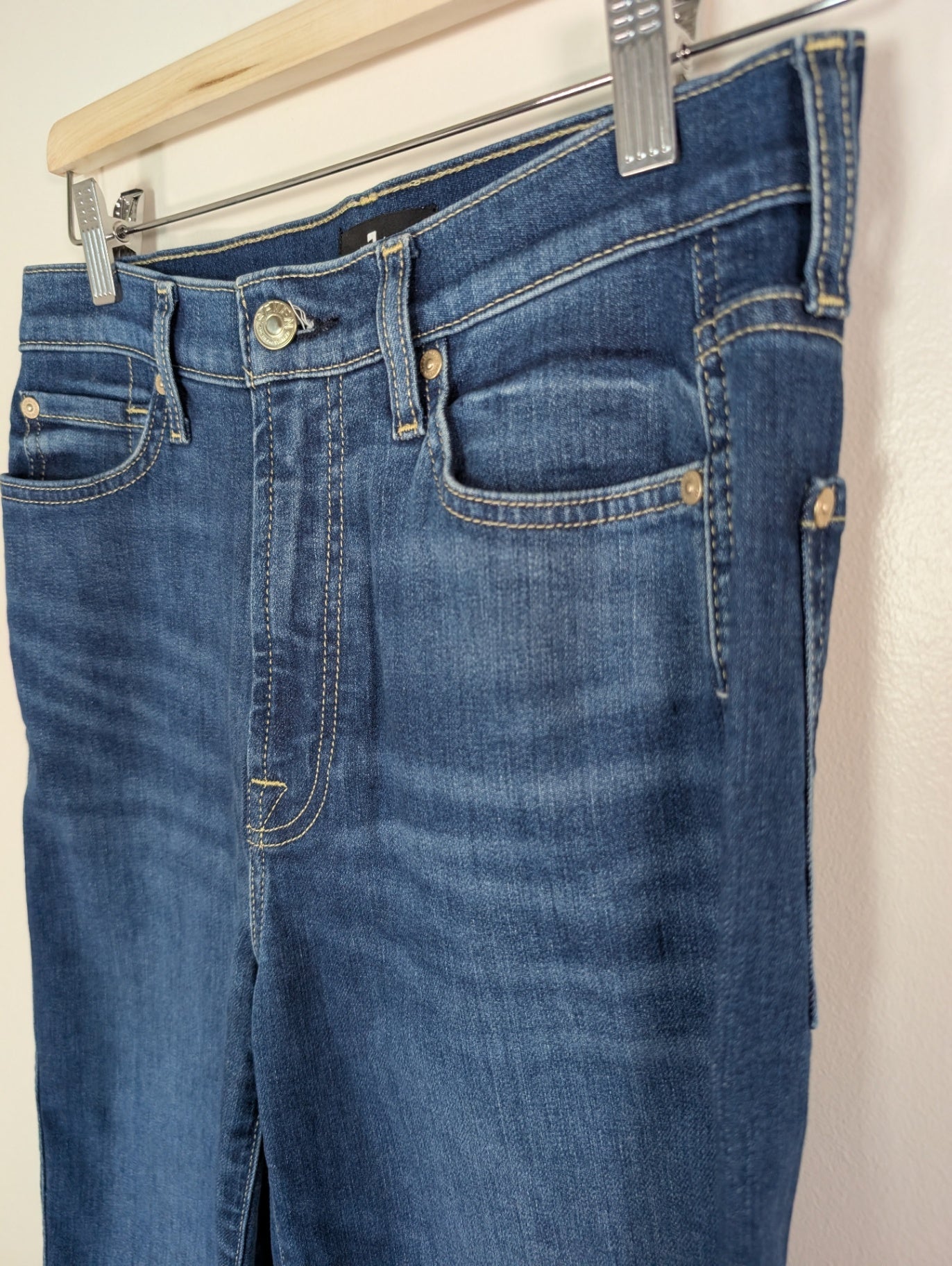 7 For All Mankind high waist cropped straight - 28