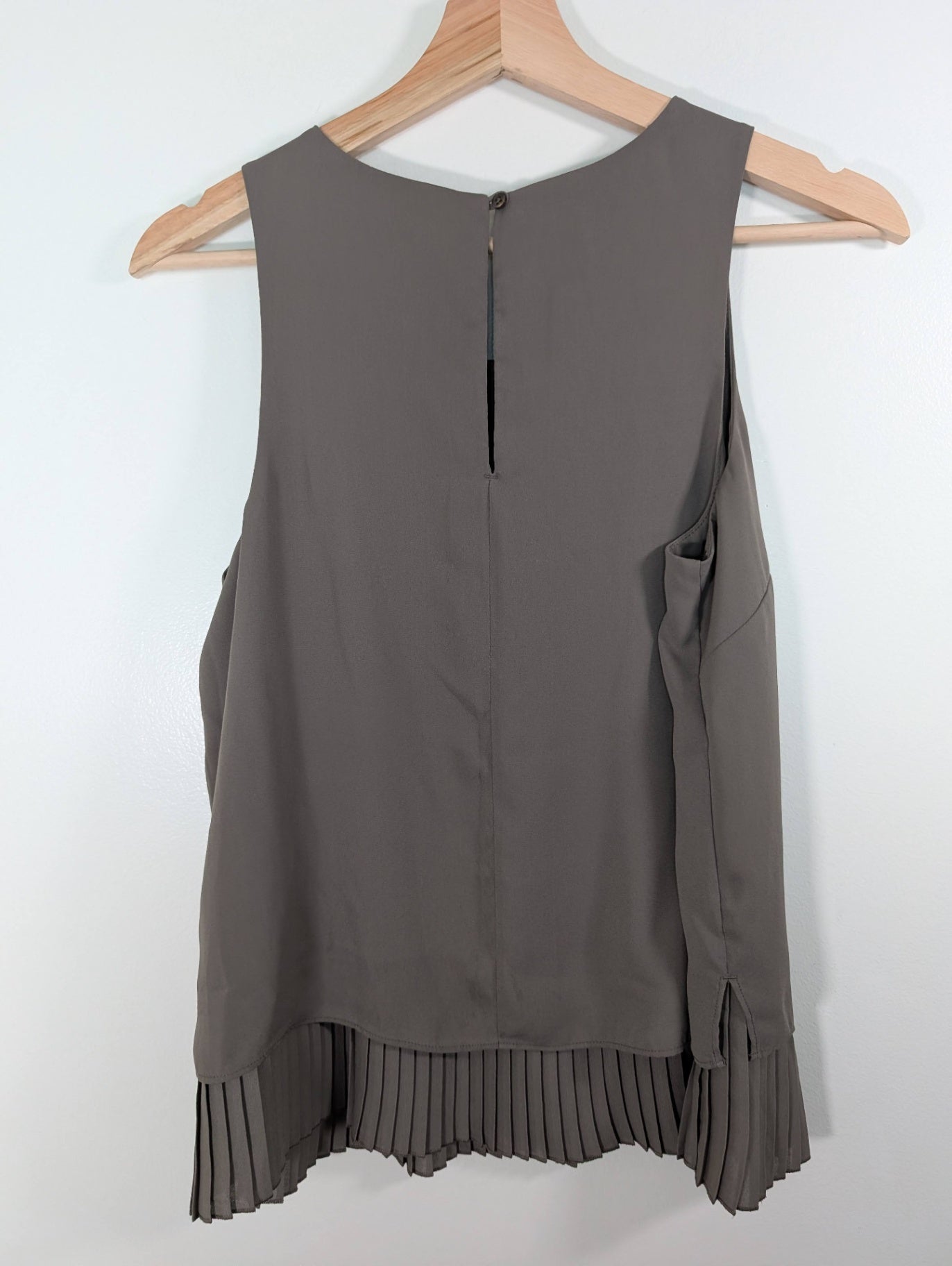 Banana Republic pleated blouse - S