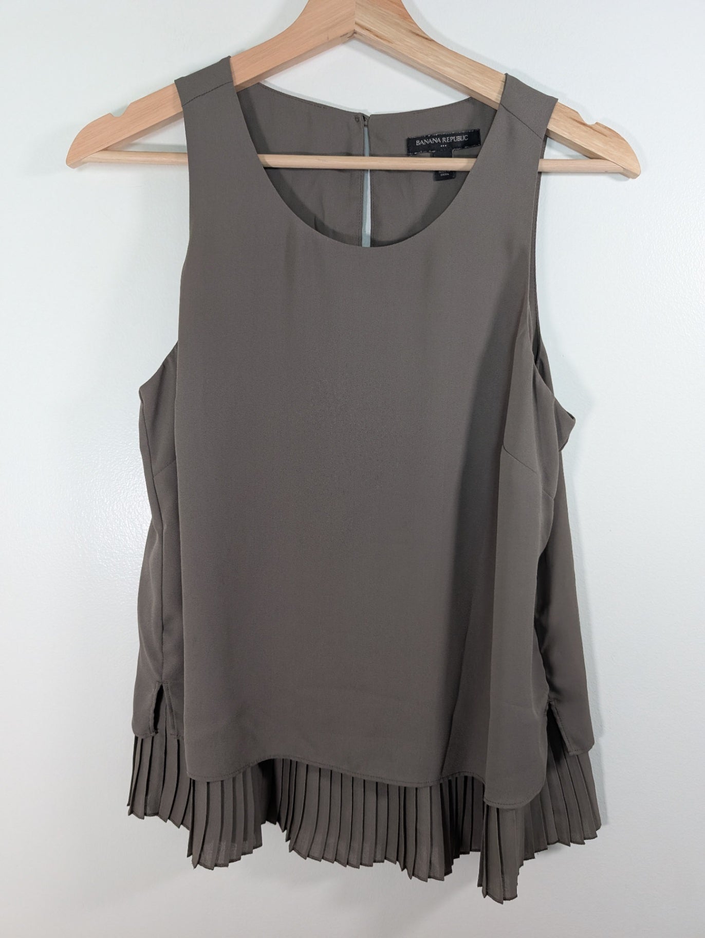 Banana Republic pleated blouse - S