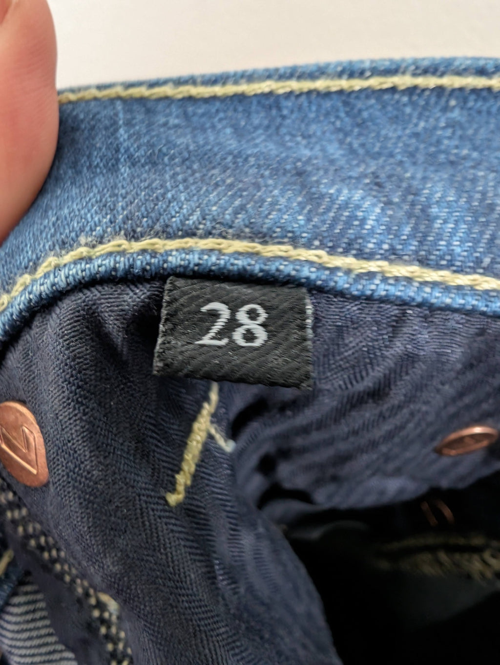 7 For All Mankind high waist cropped straight - 28