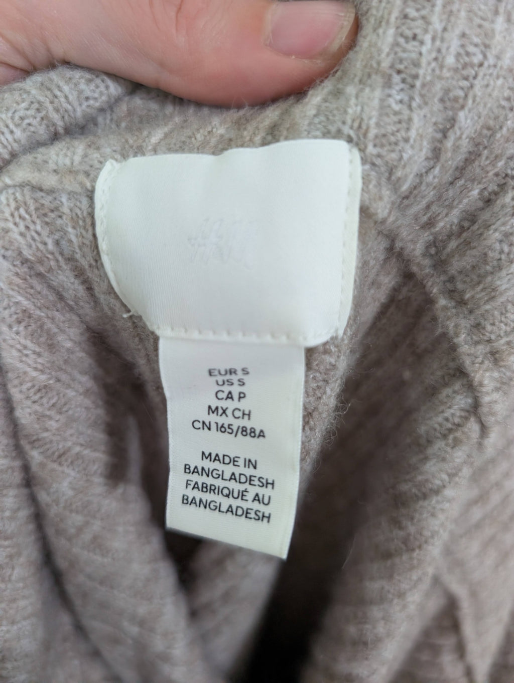 H&M off-the-shoulder sweater - S