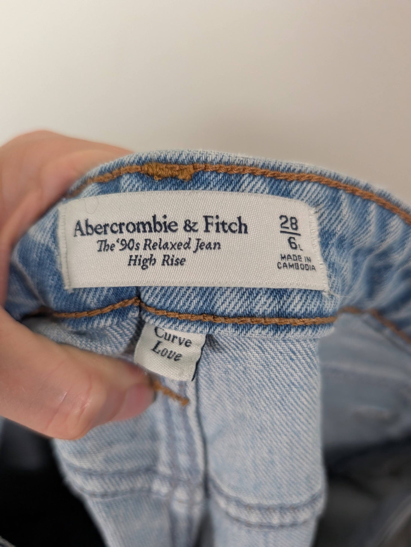 Abercrombie & Fitch the 90's relaxed high rise jean - 28