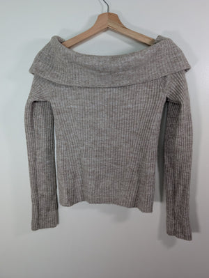 H&M off-the-shoulder sweater - S