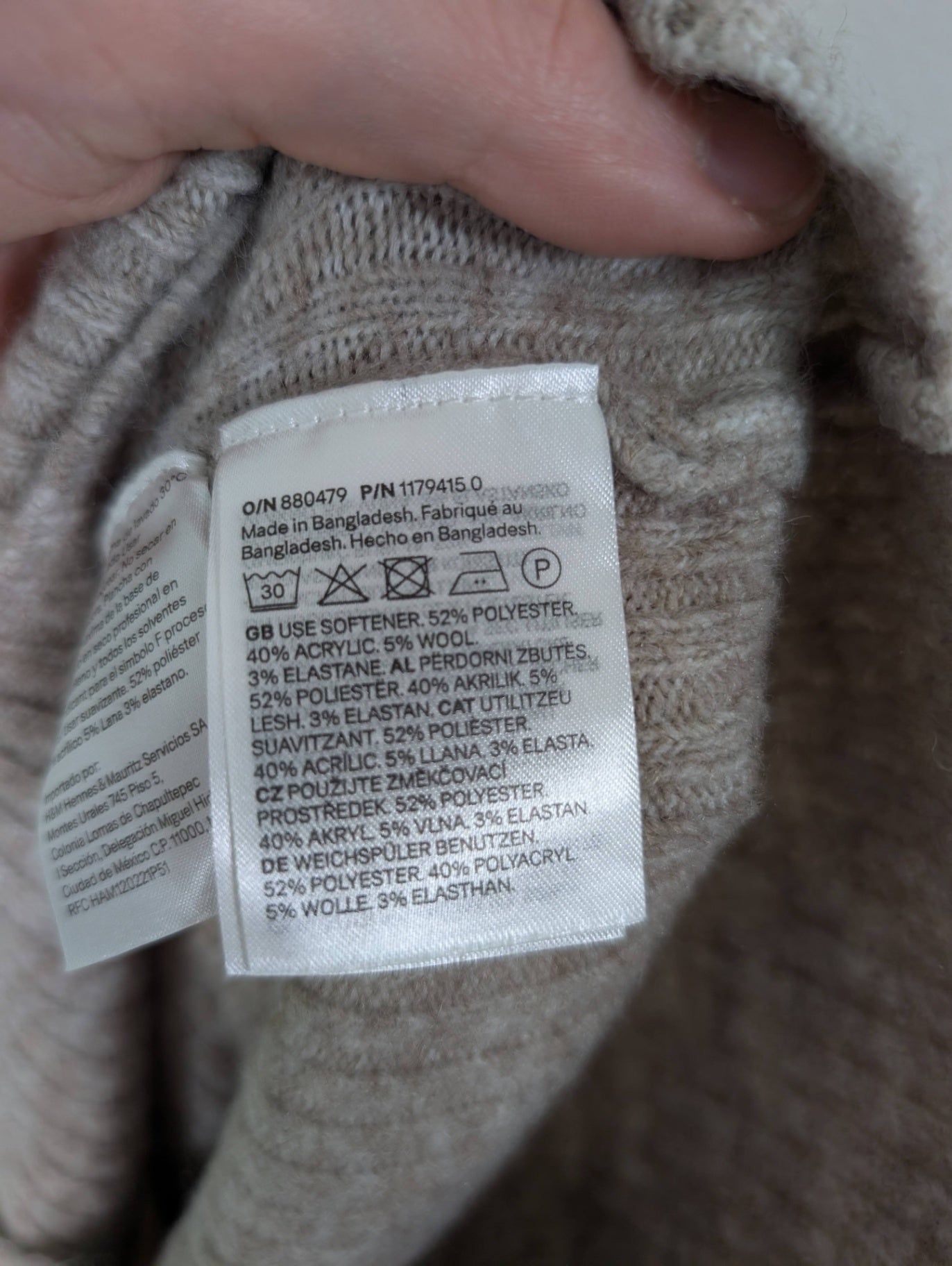 H&M off-the-shoulder sweater - S
