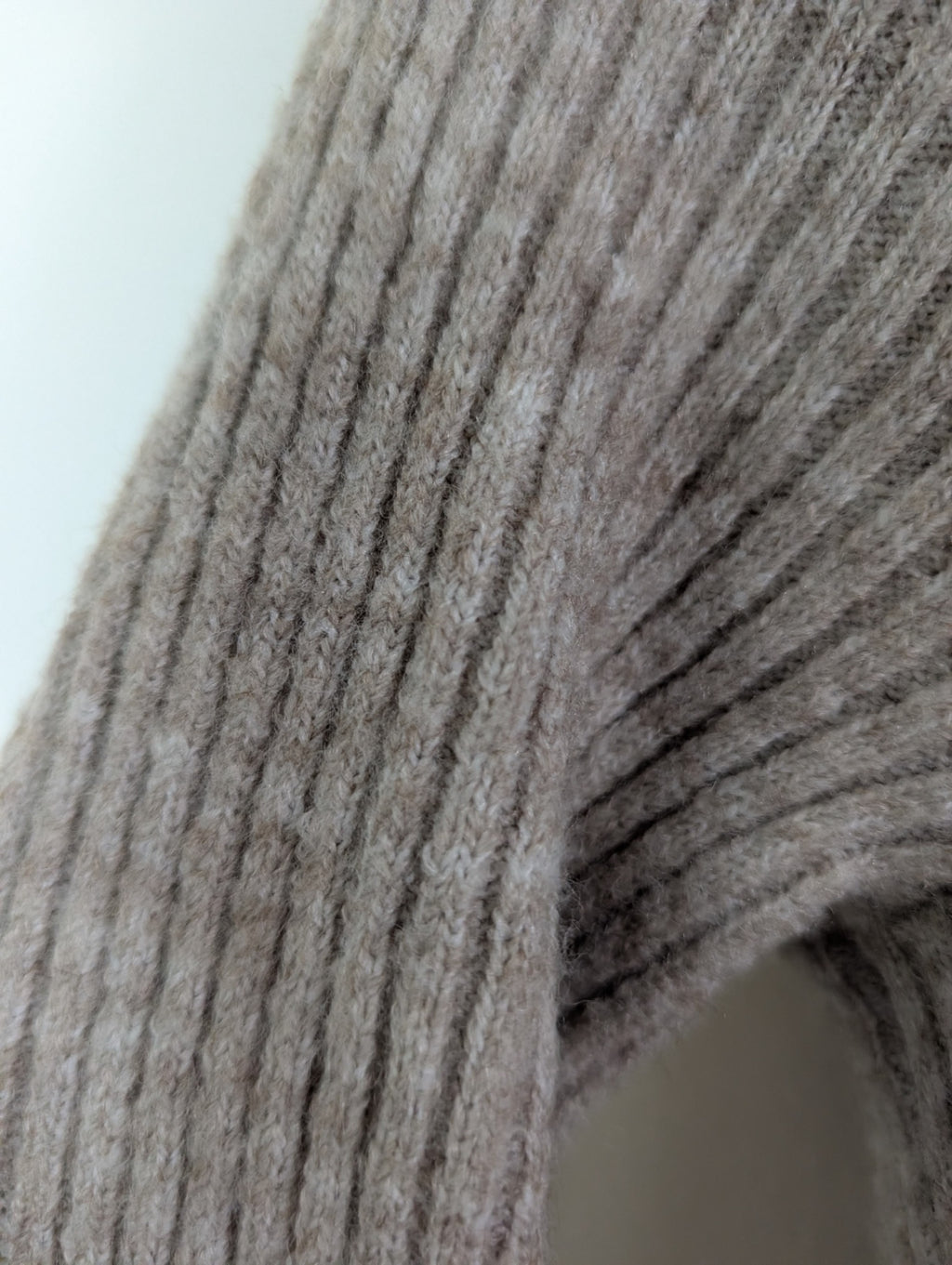 H&M off-the-shoulder sweater - S