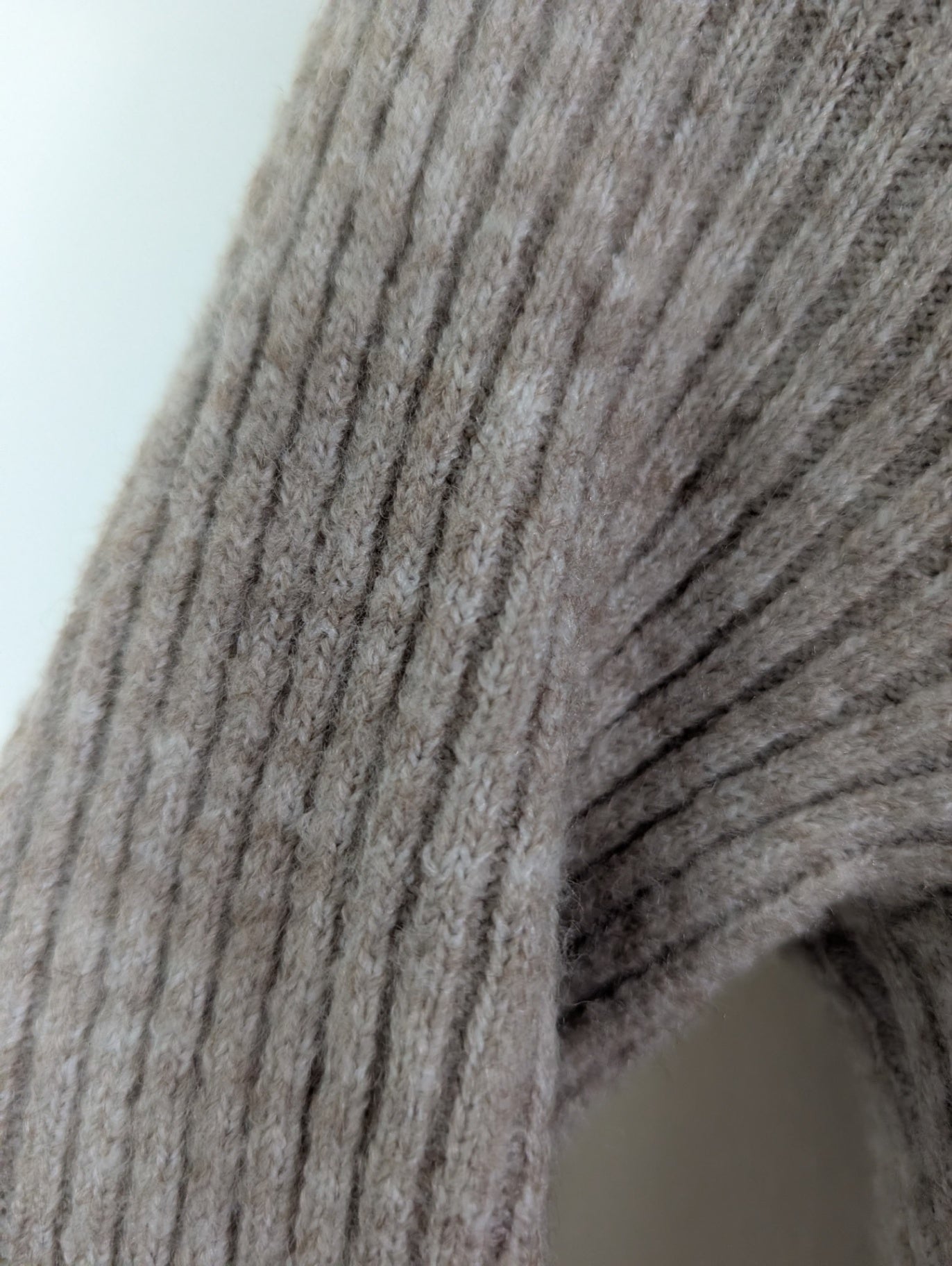 H&M off-the-shoulder sweater - S