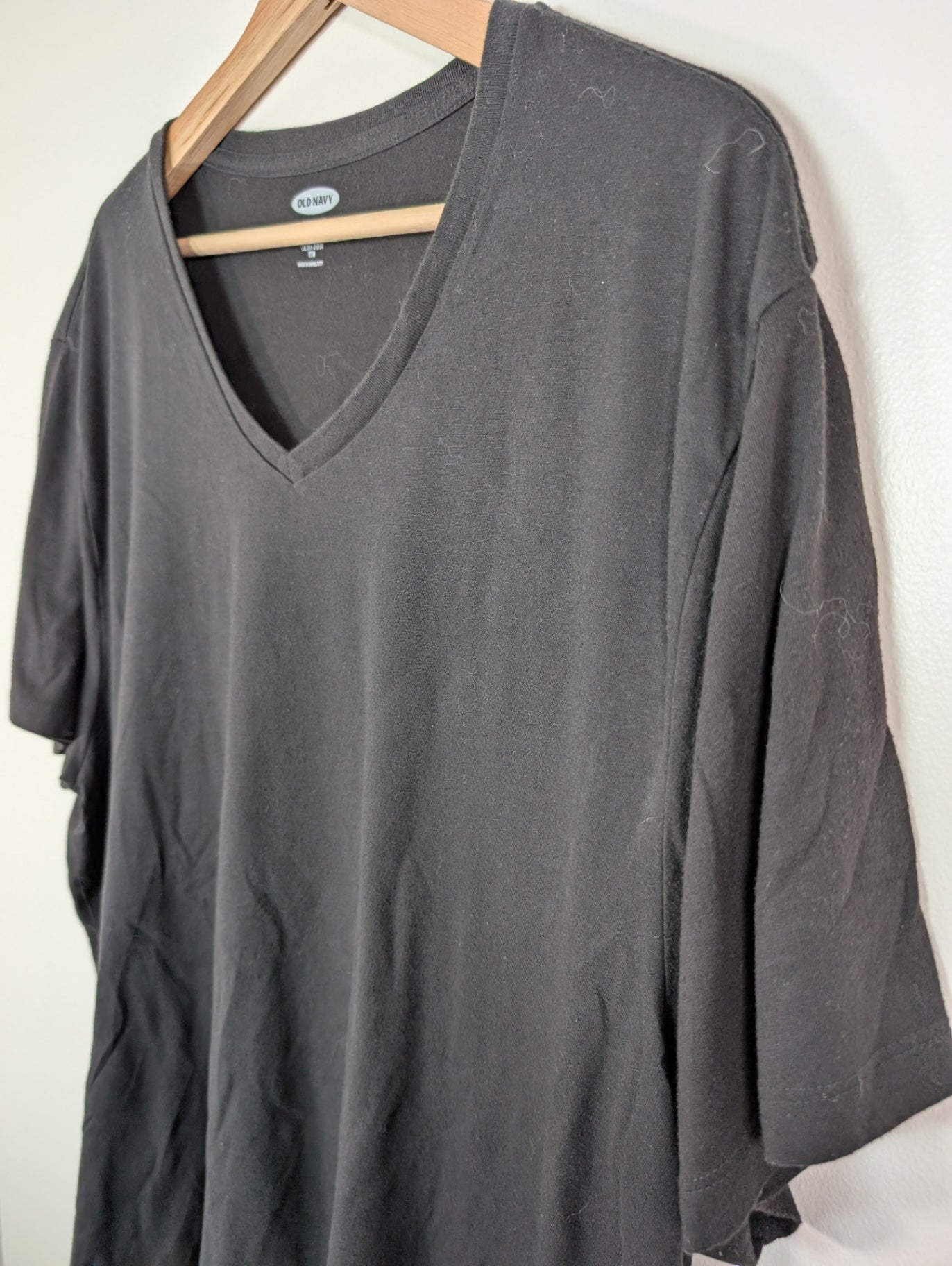 Old Navy black v-neck tee - XXL