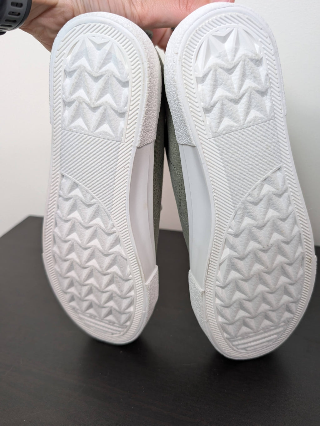 NWT Shoedazzle green sneakers - 7